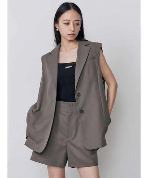 MURUA(ムルーア)の「【セットアップ対応】サイドベルトショートパンツ 夏服(その他パンツ・レディース・グレー/アイボリー/モカ・2/1)」の4枚目の写真