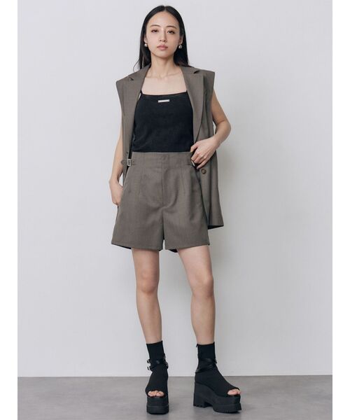 MURUA(ムルーア)の「【セットアップ対応】サイドベルトショートパンツ 夏服(その他パンツ・レディース・グレー/アイボリー/モカ・2/1)」の6枚目の写真