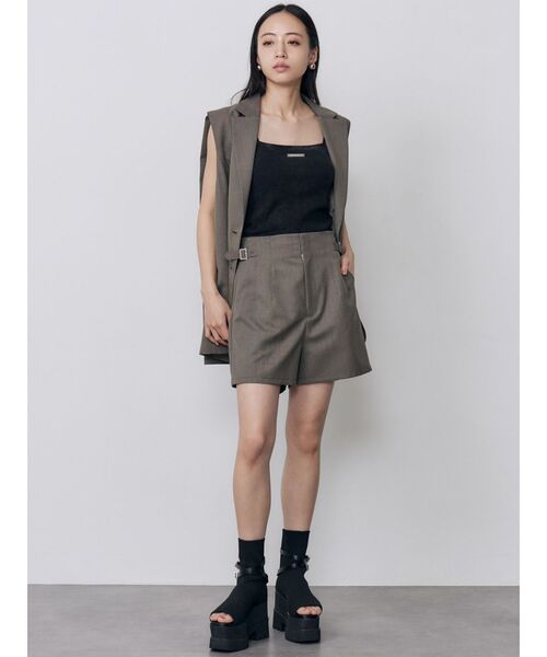 MURUA(ムルーア)の「【セットアップ対応】サイドベルトショートパンツ 夏服(その他パンツ・レディース・グレー/アイボリー/モカ・2/1)」の7枚目の写真