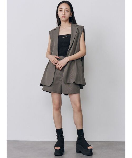 MURUA(ムルーア)の「【セットアップ対応】サイドベルトショートパンツ 夏服(その他パンツ・レディース・グレー/アイボリー/モカ・2/1)」の9枚目の写真
