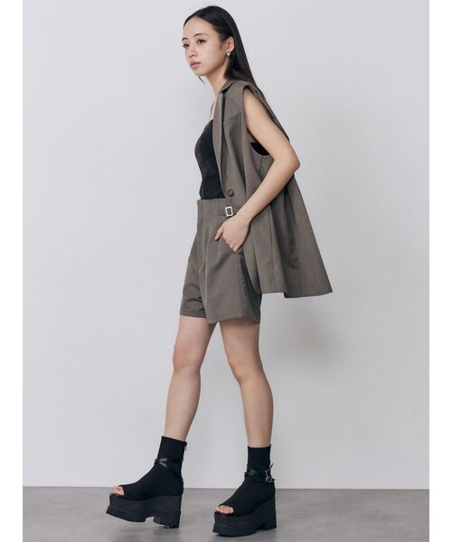 MURUA(ムルーア)の「【セットアップ対応】サイドベルトショートパンツ 夏服(その他パンツ・レディース・グレー/アイボリー/モカ・2/1)」の10枚目の写真