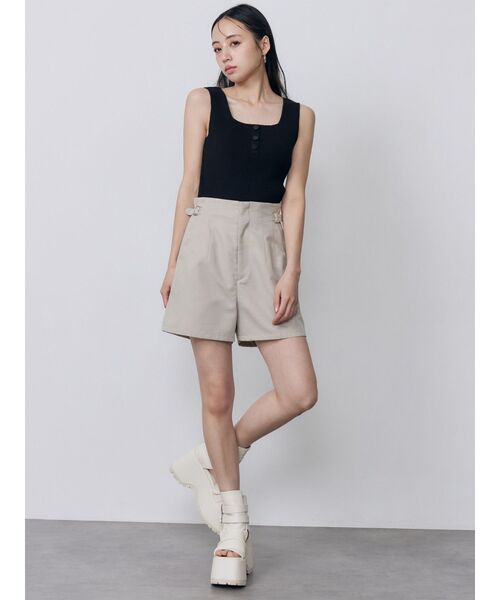 MURUA(ムルーア)の「【セットアップ対応】サイドベルトショートパンツ 夏服(その他パンツ・レディース・グレー/アイボリー/モカ・2/1)」の18枚目の写真