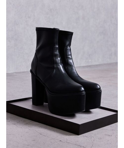 GYDA(ジェイダ)の「バルキーショートブーツ(ブーツ・レディース・アイボリー/ブラック・SMALL/MEDIUM/LARGE)」の1枚目の写真