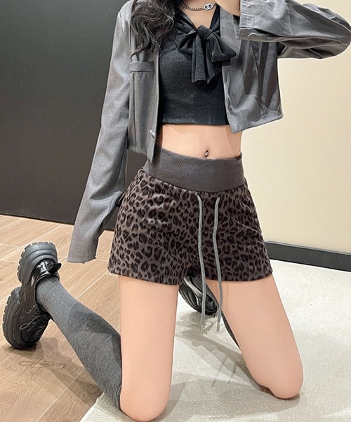 2ly2(トゥーリートゥー)の「レオパード ショートパンツ ヒョウ柄 ウエストゴム ミニ丈 韓国 ストリート カジュアル(その他パンツ・レディース・ブラウン/グレー・FREE)」の6枚目の写真