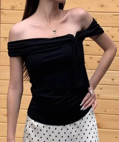 AMAJI(アマジ)の「オフショルダー 半袖ニット(ニット/セーター・レディース・ホワイト/ブラック/ベージュ/グレー・FREE)」の6枚目の写真