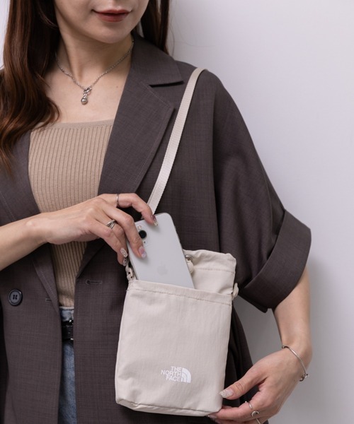 THE NORTH FACE(ザノースフェイス)の「国内未発売 THE NORTH FACE(ザ・ノースフェイス)/ミニショルダー クロスバッグ スマホショルダー ポーチ ロゴプリント/LINDEN STRING BAG MINI(ショルダーバッグ・レディース・ブラック/ピンク/クリーム・FREE)」の2枚目の写真