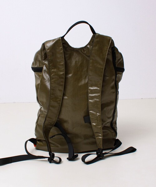 UNIVERSAL OVERALL(ユニバーサルオーバーオール)の「【UNIVERSAL OVERALL/ユニバーサルオーバーオール】Surplus rucksack(バックパック/リュック・メンズ・チャコールグレー/ダークカーキ・FREE)」の7枚目の写真