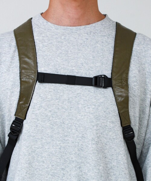 UNIVERSAL OVERALL(ユニバーサルオーバーオール)の「【UNIVERSAL OVERALL/ユニバーサルオーバーオール】Surplus rucksack(バックパック/リュック・メンズ・チャコールグレー/ダークカーキ・FREE)」の16枚目の写真