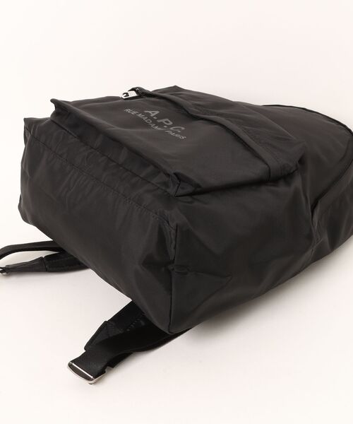 A.P.C.(アーペーセー)の「SAC A DOS BACKSTAGE SMALL(バックパック/リュック・メンズ・ブラック・ONESIZE)」の2枚目の写真