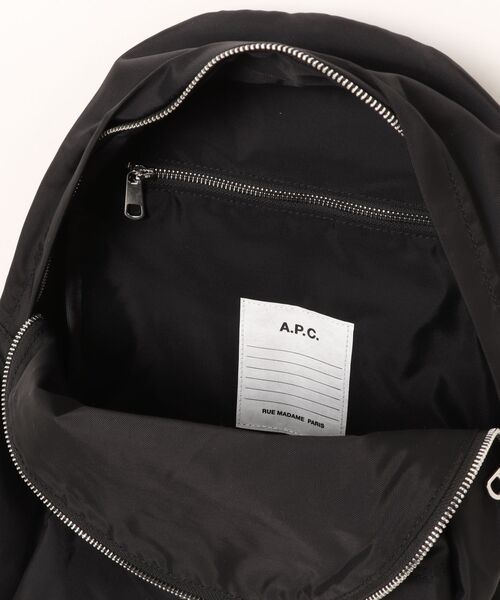 A.P.C.(アーペーセー)の「SAC A DOS BACKSTAGE SMALL(バックパック/リュック・メンズ・ブラック・ONESIZE)」の3枚目の写真