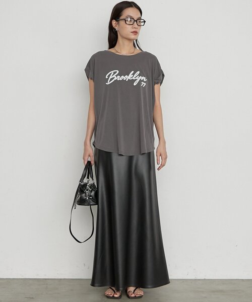LOUNGEDRESS（ラウンジドレス）の「《1枚で品よく決まる》ロゴフレンチT（Tシャツ/カットソー・レディース・カーキ/オフホワイト/チャコールグレー・FREE）」の4枚目の写真