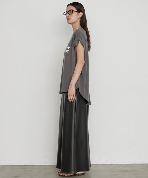 LOUNGEDRESS（ラウンジドレス）の「《1枚で品よく決まる》ロゴフレンチT（Tシャツ/カットソー・レディース・カーキ/オフホワイト/チャコールグレー・FREE）」の5枚目の写真