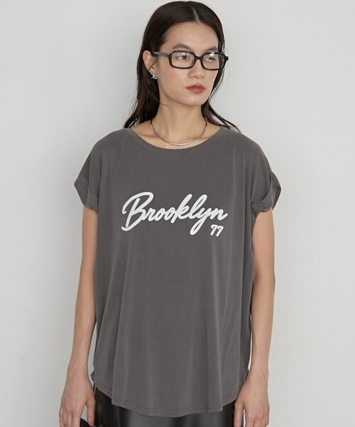 LOUNGEDRESS（ラウンジドレス）の「《1枚で品よく決まる》ロゴフレンチT（Tシャツ/カットソー・レディース・カーキ/オフホワイト/チャコールグレー・FREE）」の7枚目の写真