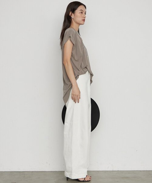 LOUNGEDRESS（ラウンジドレス）の「《1枚で品よく決まる》ロゴフレンチT（Tシャツ/カットソー・レディース・カーキ/オフホワイト/チャコールグレー・FREE）」の13枚目の写真