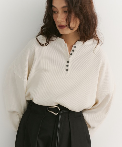 ORDENA(オルディナ)の「サーマルヘンリーフレアプルオーバー(Tシャツ/カットソー・レディース・グレー/アイボリー/チョコ/ブラック・FREE)」の1枚目の写真