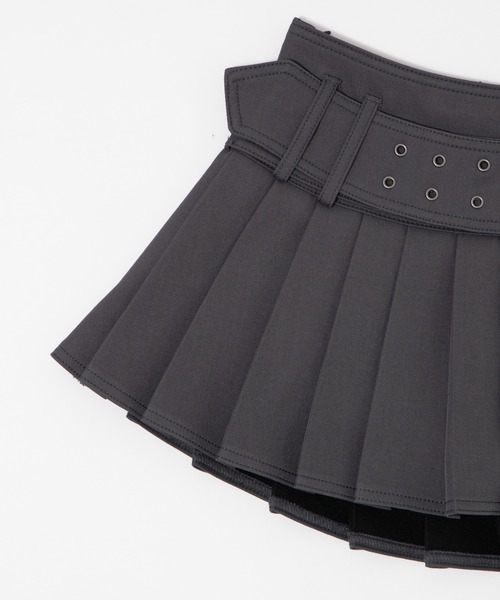 Figments(フィグメンツ)の「アイレットベルトプリーツミニスカパン(デニムスカート・レディース・ブラック/グレー・SMALL/MEDIUM)」の7枚目の写真