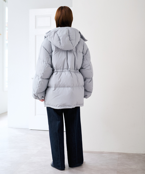 U by SPICK&SPAN(ユーバイスピックアンドスパン)の「タスランナイロン撥水ミドルダウン(ダウンジャケット/コート・レディース・アイボリー/ブルー/ブラック・38/36)」の6枚目の写真