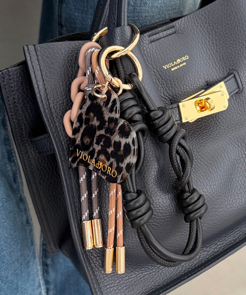 Spick & Span(スピックアンドスパン)の「VIOLAd’ORO / ヴィオラドーロ レオパードハートチャーム(キーケース/キーアクセサリー・レディース・ブラック・FREE)」の3枚目の写真