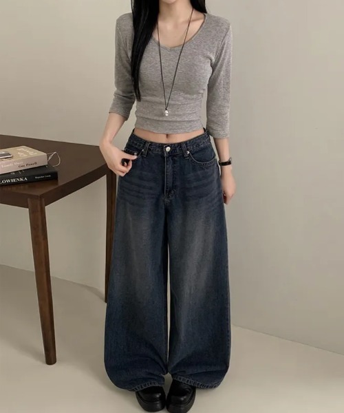 Aelina(エリナ)の「バックベルトデザインワイドデニム パンツ(デニムパンツ・レディース・ブルー/ブラック・L/M/S)」の16枚目の写真