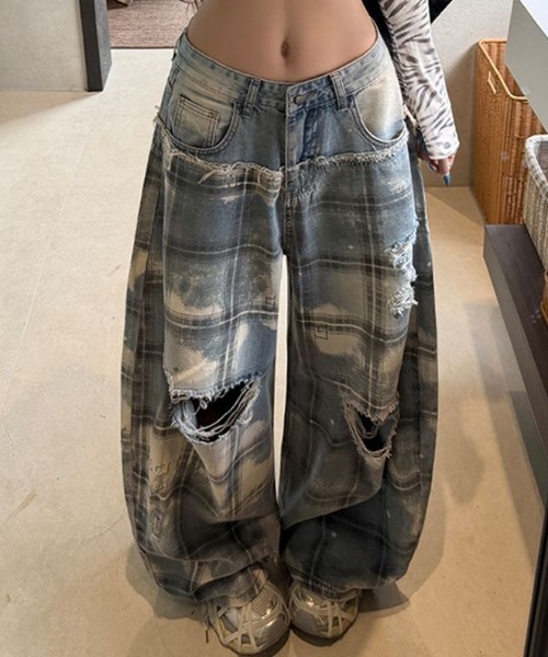 AVYL(アヴィル)の「チェック柄ダメージクラッシュ ワイドルーズデニムパンツ(デニムパンツ・レディース・ブルー・L/M/S)」の2枚目の写真