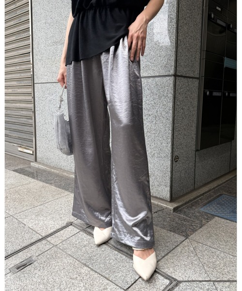 yoriMi(ヨリミー)の「サテンイージーパンツ(その他パンツ・レディース・グレー/ブラック/ライトベージュ・M/PS/L)」の6枚目の写真