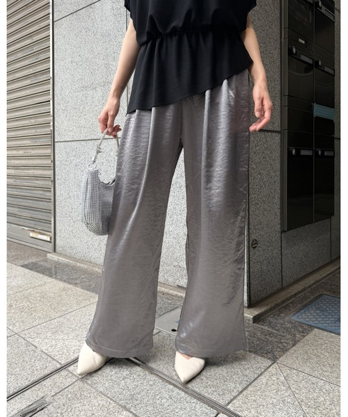 yoriMi(ヨリミー)の「サテンイージーパンツ(その他パンツ・レディース・グレー/ブラック/ライトベージュ・M/PS/L)」の9枚目の写真