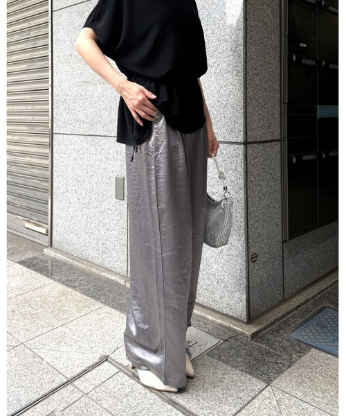 yoriMi(ヨリミー)の「サテンイージーパンツ(その他パンツ・レディース・グレー/ブラック/ライトベージュ・M/PS/L)」の11枚目の写真