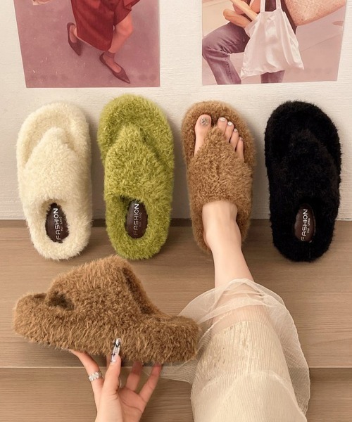 Miniministore(ミニミニストア)の「ふわふわファートングサンダル冬用スリッパ(サンダル・レディース・オリーブ/アイボリー/ブラック/ブラウン・24.5cm/24.0cm/23.5cm/23.0cm/22.5cm)」の5枚目の写真
