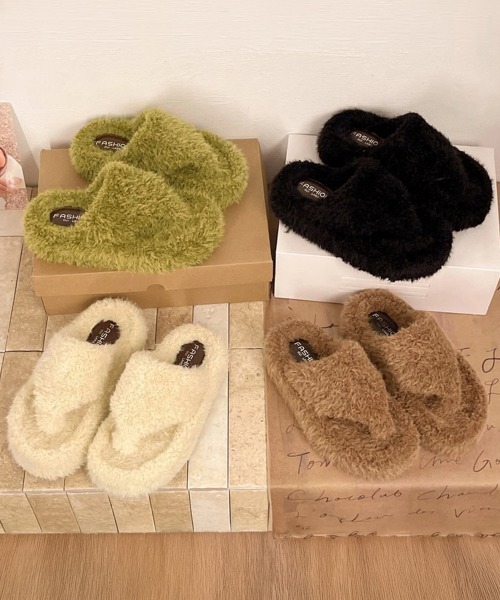 Miniministore(ミニミニストア)の「ふわふわファートングサンダル冬用スリッパ(サンダル・レディース・オリーブ/アイボリー/ブラック/ブラウン・24.5cm/24.0cm/23.5cm/23.0cm/22.5cm)」の17枚目の写真