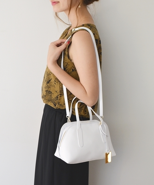 SHIPS（シップス）の「Milos:ミニ2WAY◇（ショルダーバッグ・レディース・ベージュ/ダークブルー/ホワイト/ブラウン/ピンク/ネイビー/ベージュ系その他/ライトグレー/ピンク系その他・ONE SIZE）」の2枚目の写真