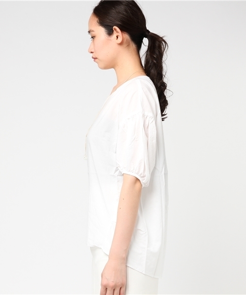 Honeys（ハニーズ）の「バルーン袖アクセ付ブラウス（シャツ/ブラウス・レディース・ネイビー/イエロー/モカ/ホワイト・M/S/L）」の6枚目の写真