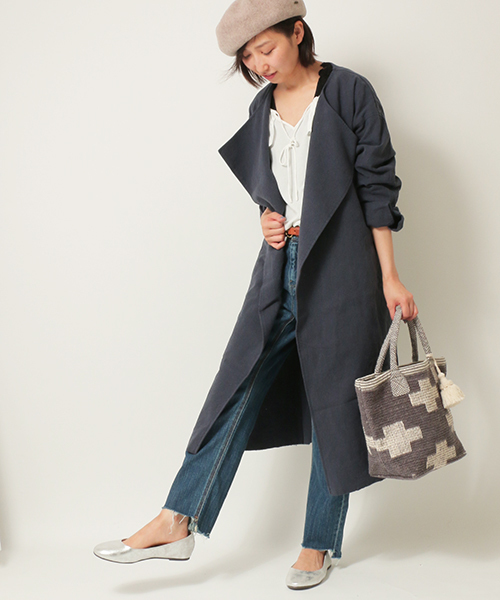 LBC（エルビーシー）の「変わり織りガウンコート（その他アウター・レディース・ベージュ/ネイビー・LARGE/MEDIUM）」の2枚目の写真