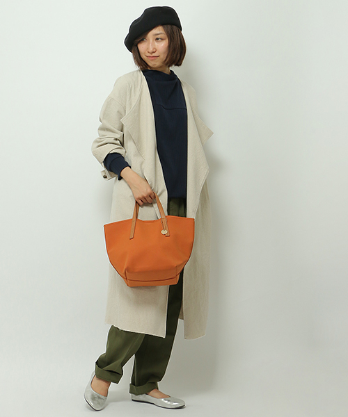 LBC（エルビーシー）の「変わり織りガウンコート（その他アウター・レディース・ベージュ/ネイビー・LARGE/MEDIUM）」の15枚目の写真