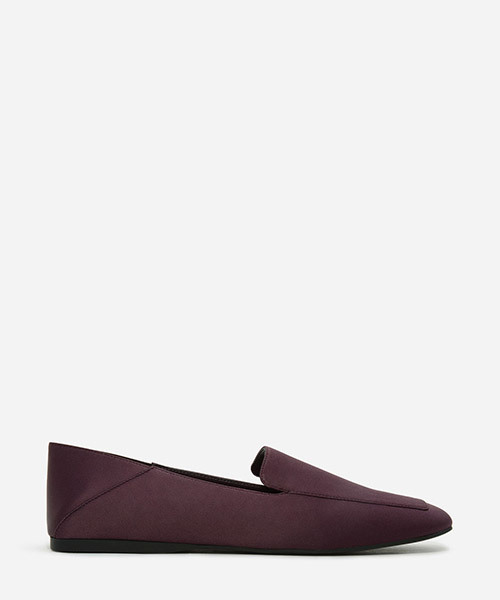 CHARLES & KEITH(チャールズ & キース)の「スクウェアトゥスリッポンフラット / SQUARE-TOE SLIP-ON FLATS(スリッポン・レディース・パープル/ブラック・22.5cm/23.5cm/25cm/24.5cm/23cm)」の1枚目の写真