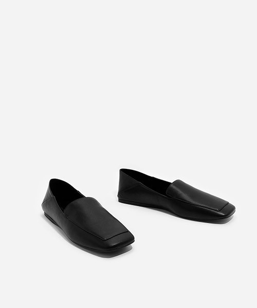 CHARLES & KEITH(チャールズ & キース)の「スクウェアトゥスリッポンフラット / SQUARE-TOE SLIP-ON FLATS(スリッポン・レディース・パープル/ブラック・22.5cm/23.5cm/25cm/24.5cm/23cm)」の4枚目の写真