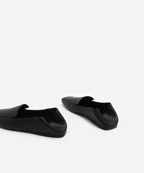 CHARLES & KEITH(チャールズ & キース)の「スクウェアトゥスリッポンフラット / SQUARE-TOE SLIP-ON FLATS(スリッポン・レディース・パープル/ブラック・22.5cm/23.5cm/25cm/24.5cm/23cm)」の7枚目の写真