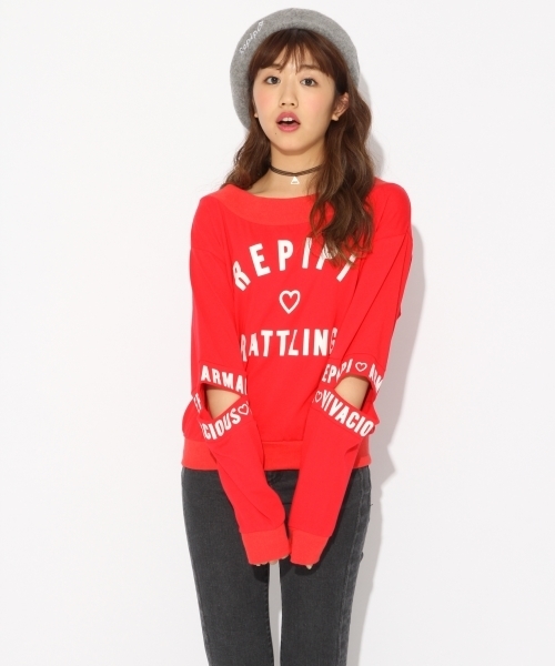 repipi armario（レピピ アルマリオ）の「オフショルソデアキロゴロングスリーブ（スウェット・キッズ・ホワイト/ブラック/レッド・SMALL/MEDIUM/LARGE/X-SMALL）」の3枚目の写真