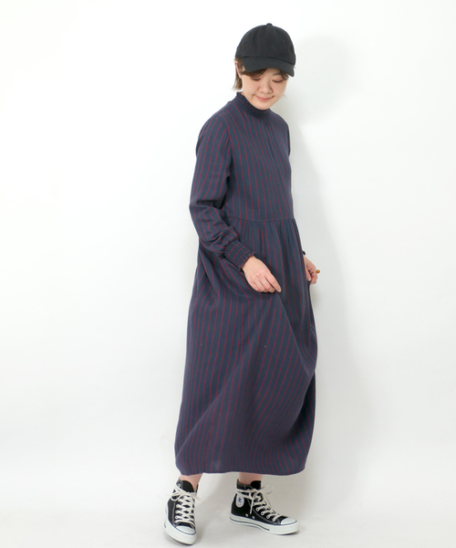 notch.(ノッチ)の「シャーリングネックワンピース (ワンピース・レディース・ネイビー/オフホワイト・M)」の18枚目の写真