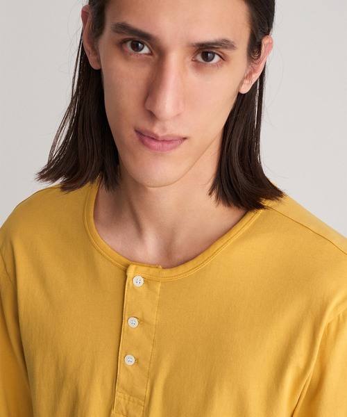 Saturdays NYC(サタデーズ ニューヨークシティ )の「Mitch Henley Pima Long Sleeve Shirt(Tシャツ/カットソー・メンズ・イエロー/サックスブルー/ホワイト/ブラック・S/L/XL/XS/M)」の15枚目の写真