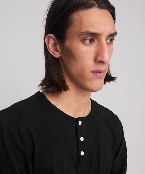 Saturdays NYC(サタデーズ ニューヨークシティ )の「Mitch Henley Pima Long Sleeve Shirt(Tシャツ/カットソー・メンズ・イエロー/サックスブルー/ホワイト/ブラック・S/L/XL/XS/M)」の5枚目の写真