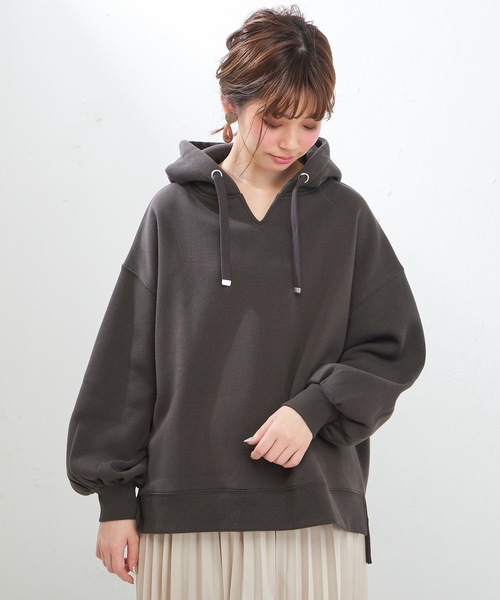 natural couture（ナチュラルクチュール）の「裏起毛キーネックパーカー（スウェット・レディース・オフホワイト/スミクロ/ベージュ/グリーン・FREE）」の6枚目の写真