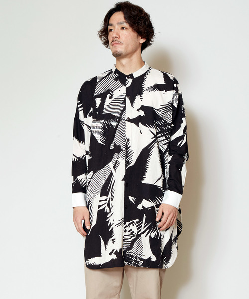 チャイハネ（チャイハネ）の「【チャイハネ】麻混バードプリントバンドカラーMEN'Sシャツ（シャツ/ブラウス・メンズ・ブラック/ブラウン/ブルー・FREE）」の2枚目の写真