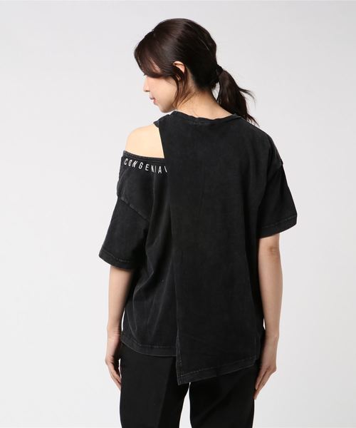 GGD（ジージーディー）の「Roger&Raw/アシメ肩開きロゴT（Tシャツ/カットソー・レディース・ホワイト/ブラック・M）」の4枚目の写真