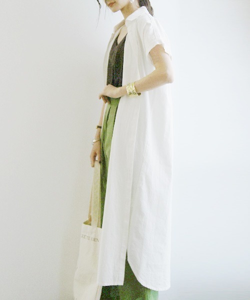 and it_（アンドイット）の「スキッパー＆ベーシックロングシャツワンピース（シャツワンピース・レディース・グレー系3/ブラック系3/ホワイト系3/カーキ系3/ホワイト系4/ブラック系4/グレー系4/カーキ系4/ホワイト系1/ホワイト系2/カーキ系2/カーキ系1/グレー系2/グレー系1/ブラック系2/ブラック系1・M/L/M-Long/L-Long）」の4枚目の写真