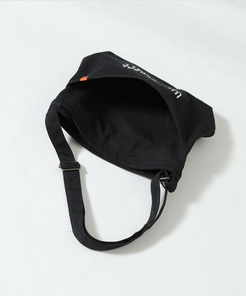 UNIVERSAL OVERALL（ユニバーサルオーバーオール）の「UNIVERSAL OVERALL(ユニバーサルオーバーオール)別注ロゴサコッシュバッグ(ナチュラル⇒WEB限定カラー)（ショルダーバッグ・メンズ・ナチュラル/ブラック/ブラウン・FREE）」の6枚目の写真