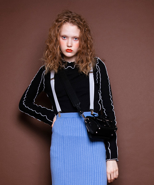 Candy Stripper（キャンディストリッパー）の「WAVY RIB トップス（Tシャツ/カットソー・レディース・ブラック/ベージュ/ブラウン・2）」の4枚目の写真