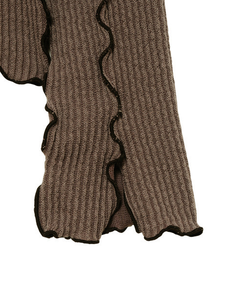 Candy Stripper（キャンディストリッパー）の「WAVY RIB トップス（Tシャツ/カットソー・レディース・ブラック/ベージュ/ブラウン・2）」の9枚目の写真