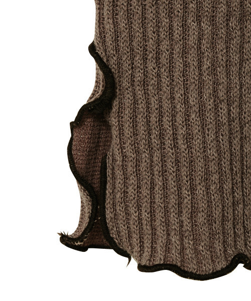 Candy Stripper（キャンディストリッパー）の「WAVY RIB トップス（Tシャツ/カットソー・レディース・ブラック/ベージュ/ブラウン・2）」の10枚目の写真