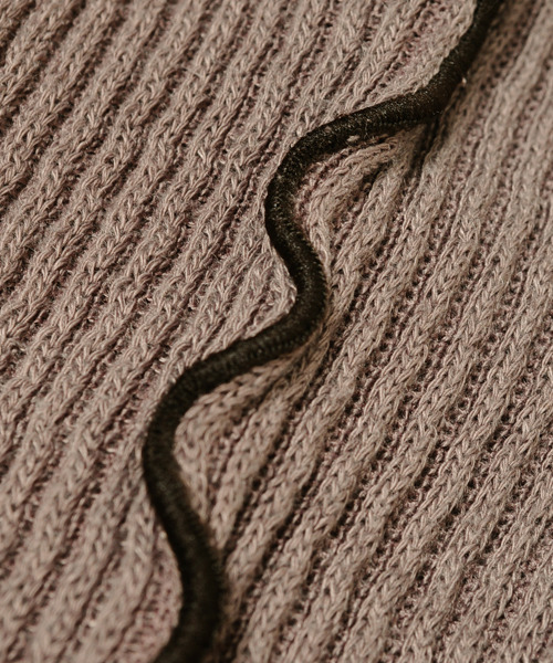 Candy Stripper（キャンディストリッパー）の「WAVY RIB トップス（Tシャツ/カットソー・レディース・ブラック/ベージュ/ブラウン・2）」の11枚目の写真