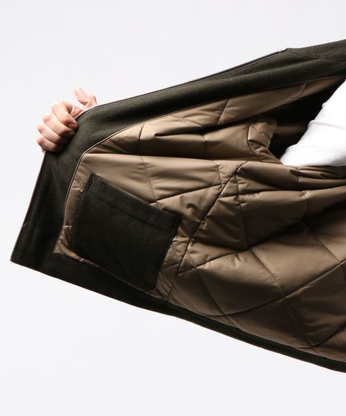ADAM ET ROPE'(アダムエロペ)の「ウールサージ 中綿キルトブルゾン(ブルゾン・メンズ・ベージュ系その他2/カーキ・L/M)」の3枚目の写真